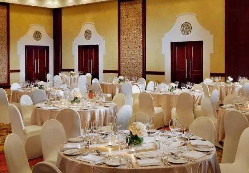 Copthorne Lakeview Hotel Dubai, Green Community 4*, Dubai